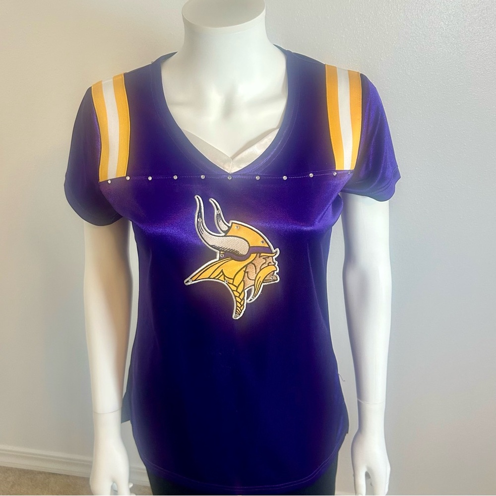 NFL Team Apparel Women's Purple Minnesota Vikings shirt, size medium